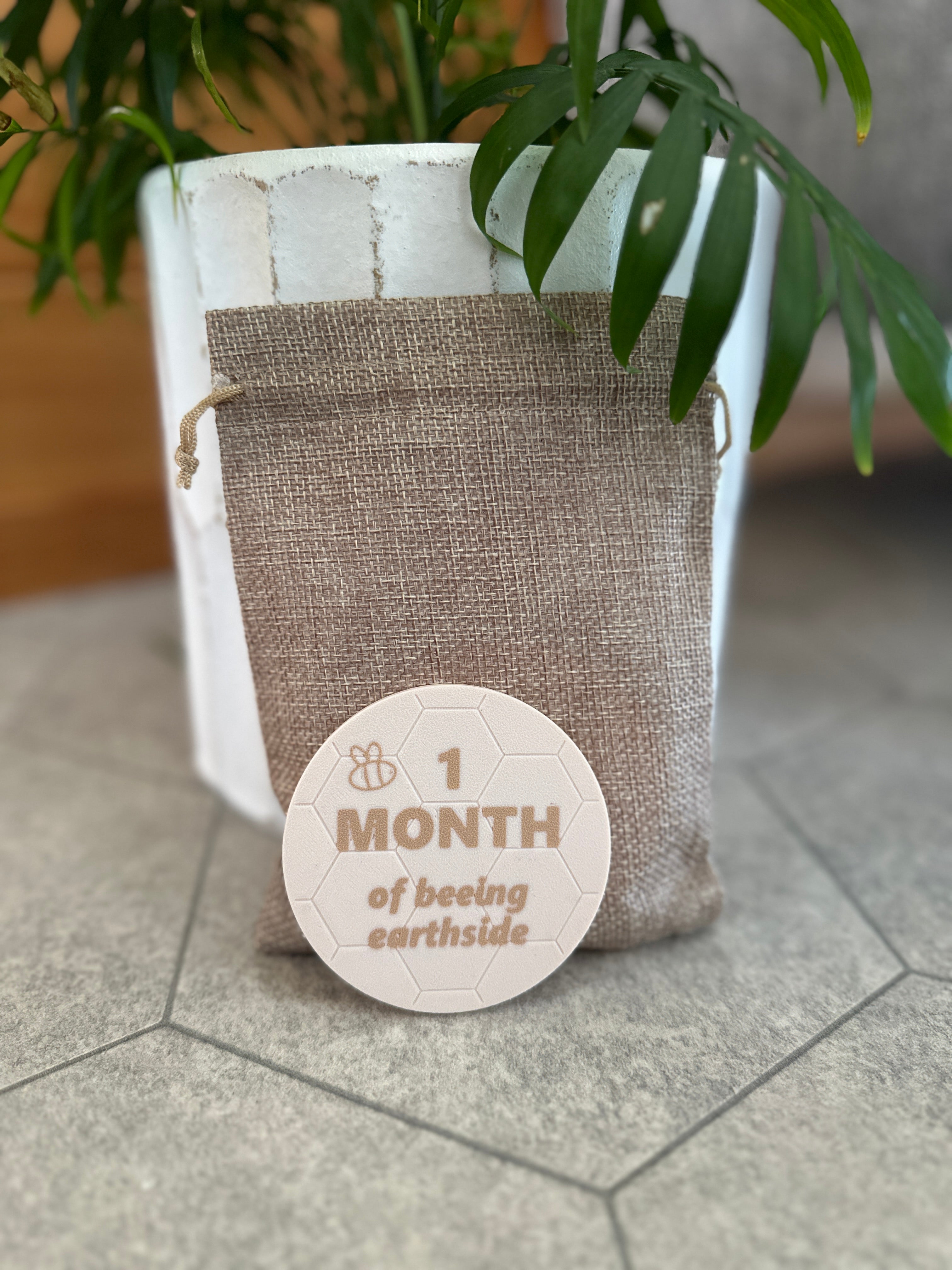 3D printed baby milestone card with a bee , 1 Month 